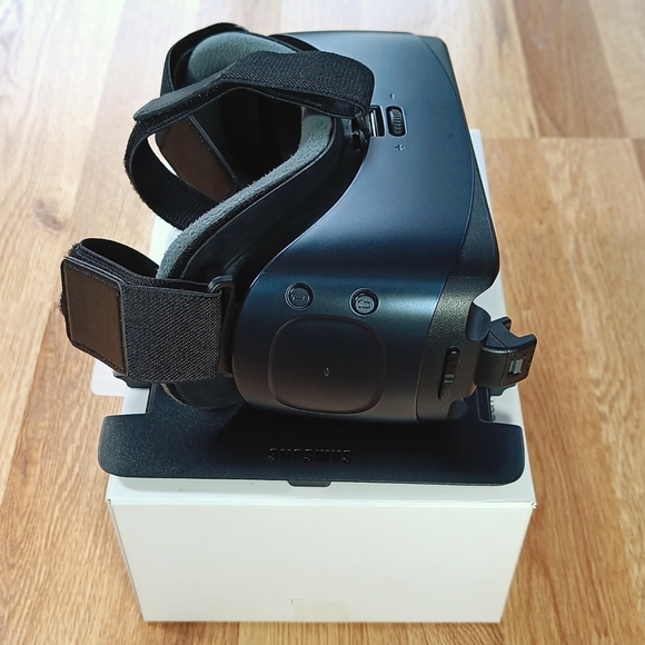 Samsung Gear VR set powered by Oculus - Picture 6 of 6